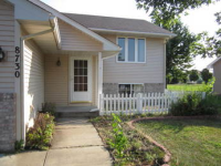 8730 Queens Garden N, Brooklyn Park, MN 55443 