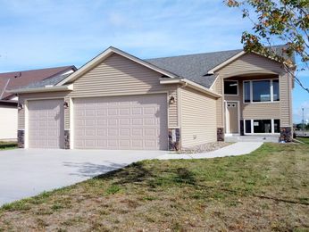 165 Arabian Ave W, Shakopee, MN 55379 