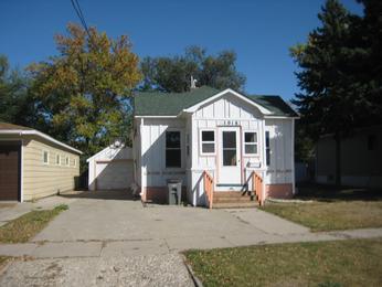 1018 4th Ave N, Moorhead, MN 56560 