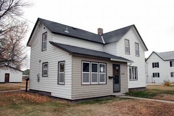 222 3rd St SE, Melrose, MN 56352 