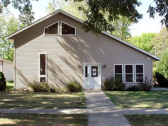 237 Buck Ave NE, Madelia, MN 56062 