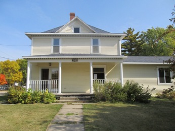 601 Maplewood Dr, Pelican Rapids, MN 56572 