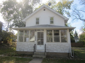 2486 15th Ave E, North St Paul, MN 55109 