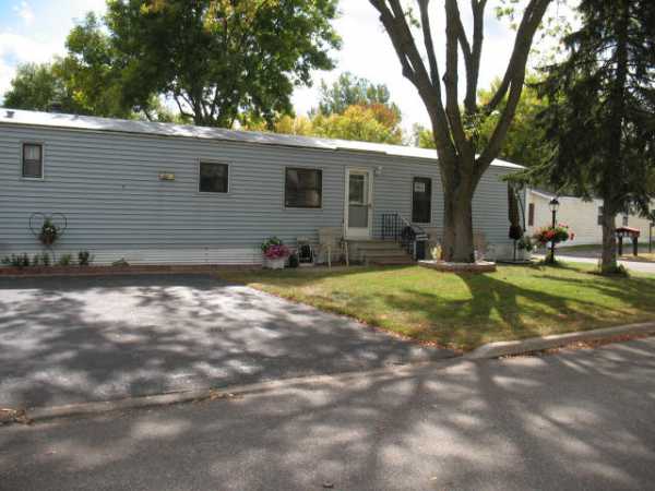 9585 Buchanan St, Blaine, MN 55434 