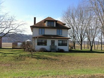 1708 Hiawatha Dr E, Wabasha, MN 55981 