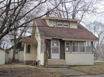 1228 1st Ave NW, Faribault, MN 55021 