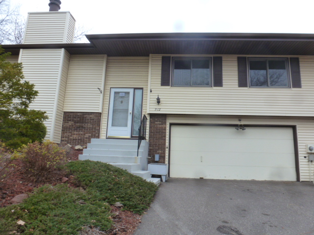 912 Heritage Court West, Vadnais Heights, MN 55127 