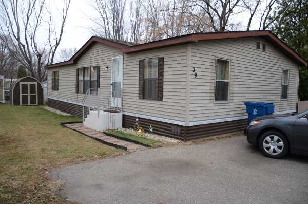 39 Crestwood Dr, Osseo, MN 55369 