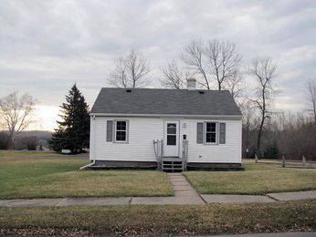 8830 Swenson Ave, Duluth, MN 55808 