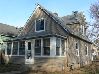 595 Rose Ave E, St Paul, MN 55101 