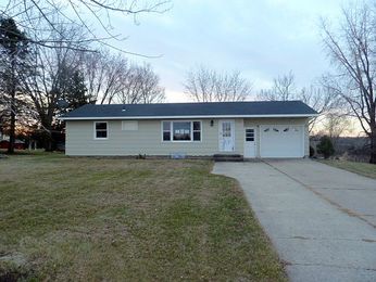 9676 Crestview Dr, St Joseph, MN 56374 