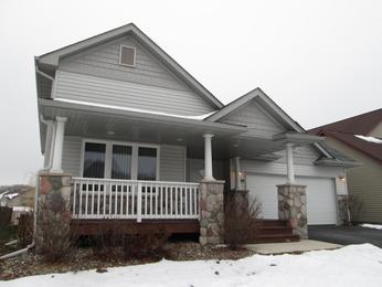 709 E 7th St, Chaska, MN 55318 