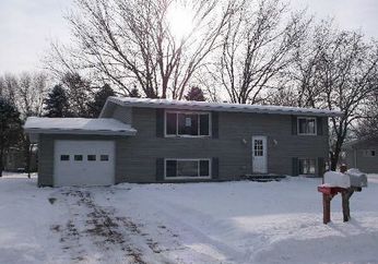 110 E Interlaken Rd, Fairmont, MN 56031 