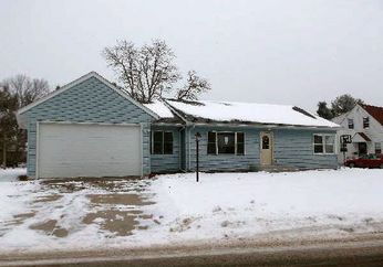 124 N Park Lane, Le Sueur, MN 56058 
