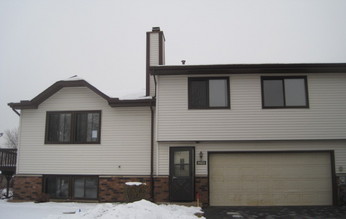 8623 S Maplebrook Cir, Brooklyn Park, MN 55445 