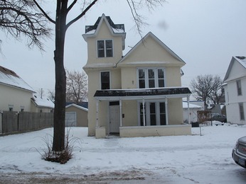 922 18 1/2 Avenue NE, Minneapolis, MN 55418 