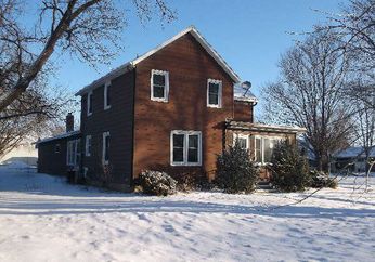 425 E Main St, Madelia, MN 56062 