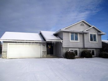 5008 Park Dr S, Savage, MN 55378 