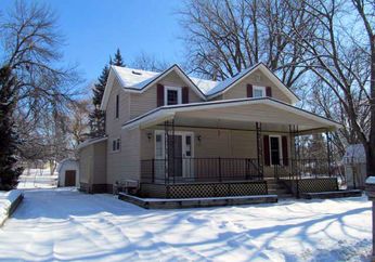 1057 St Paul Rd, Owatonna, MN 55060 