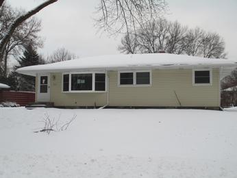 2802 Matilda St, Roseville, MN 55113 