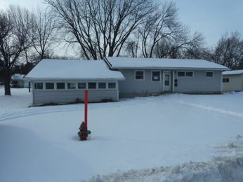 870 Grove St SW, Hutchinson, MN 55350 