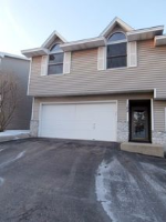 192 Ridgewood Dr, Chaska, MN 55318 