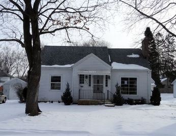 827 8th Ave SW, Faribault, MN 55021 