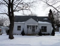 827 8th Ave SW, Faribault, MN 55021 