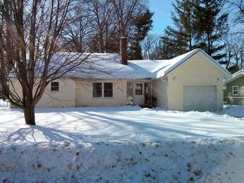 215 6th St NW, Milaca, MN 56353 