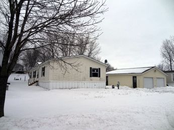 831 30th St NW, Faribault, MN 55021 