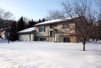 307 8th St N, Sartell, MN 56377 