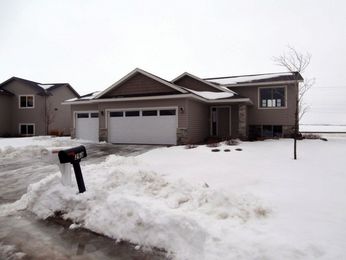 290 Eagle Lane, Zumbrota, MN 55992 