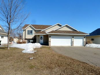 220 Sunwood Park Dr, Waite Park, MN 56387 