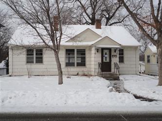 1827 Fulham St, Lauderdale, MN 55113 