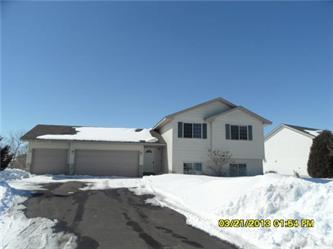 7471 Wellington Dr, North Branch, MN 55056 