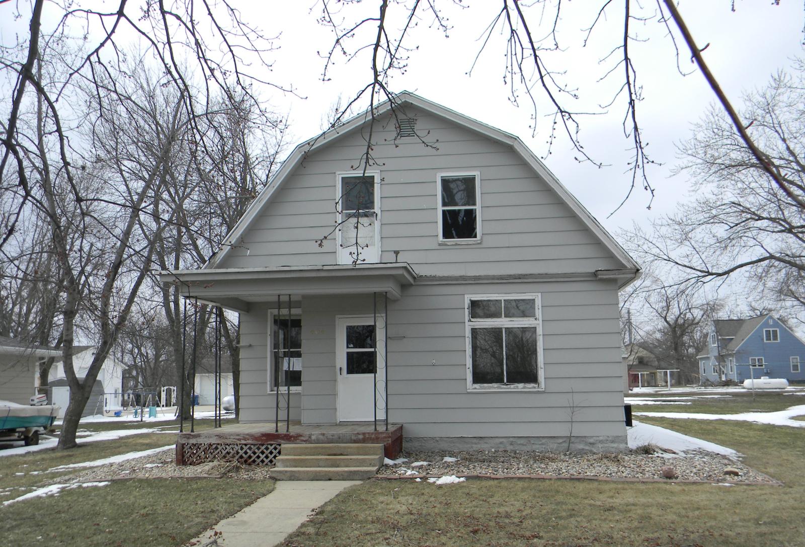 404 S Central Avenu, Hills, MN 56138 