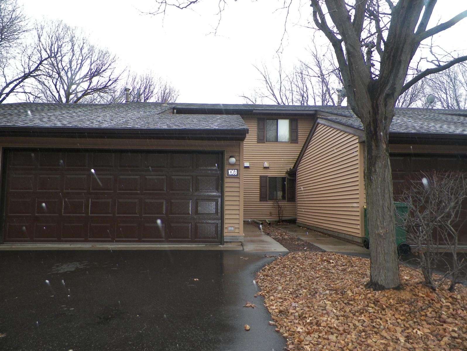 106 South Dr #B, Circle Pines, MN 55014 