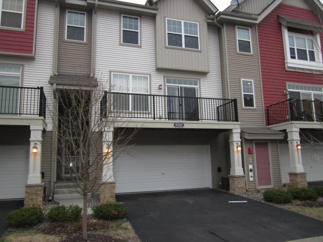 8322 Emery Pkwy N, Champlin, MN 55316 