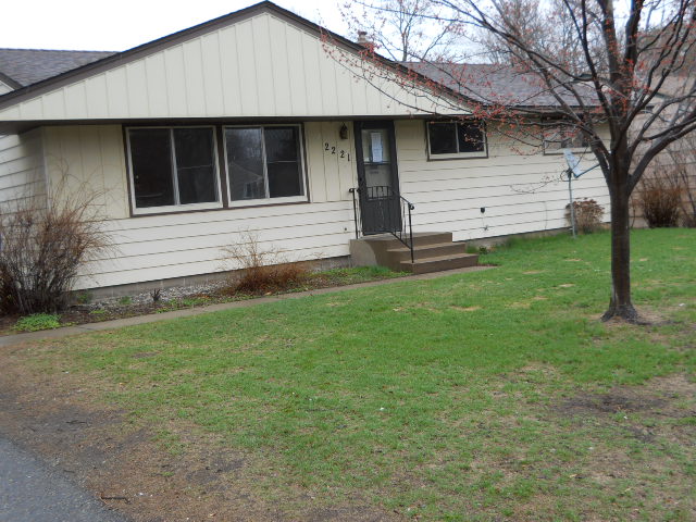 2221 Roth Pl, White Bear Lake, MN 55110 
