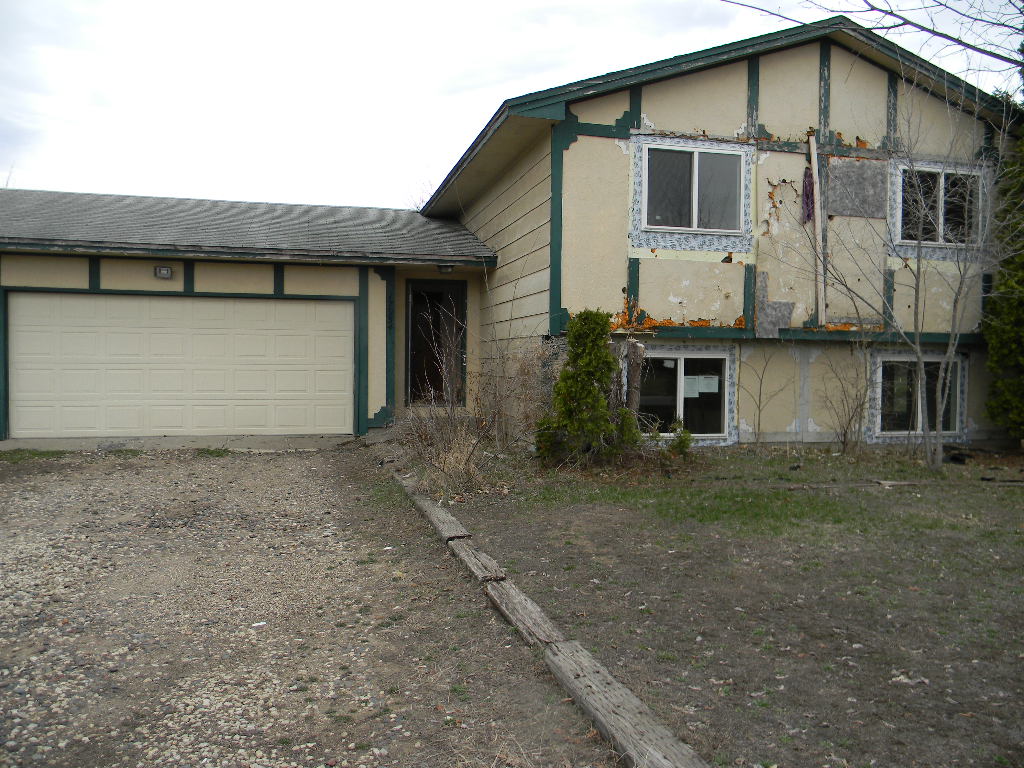 17954 Macon Street, Elk River, MN 55330 