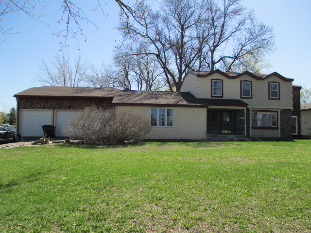 1835 Saint Johns Dr, Woodbury, MN 55129 