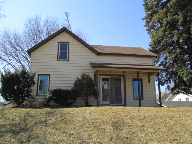 17 NW 14th Street, Faribault, MN 55021 
