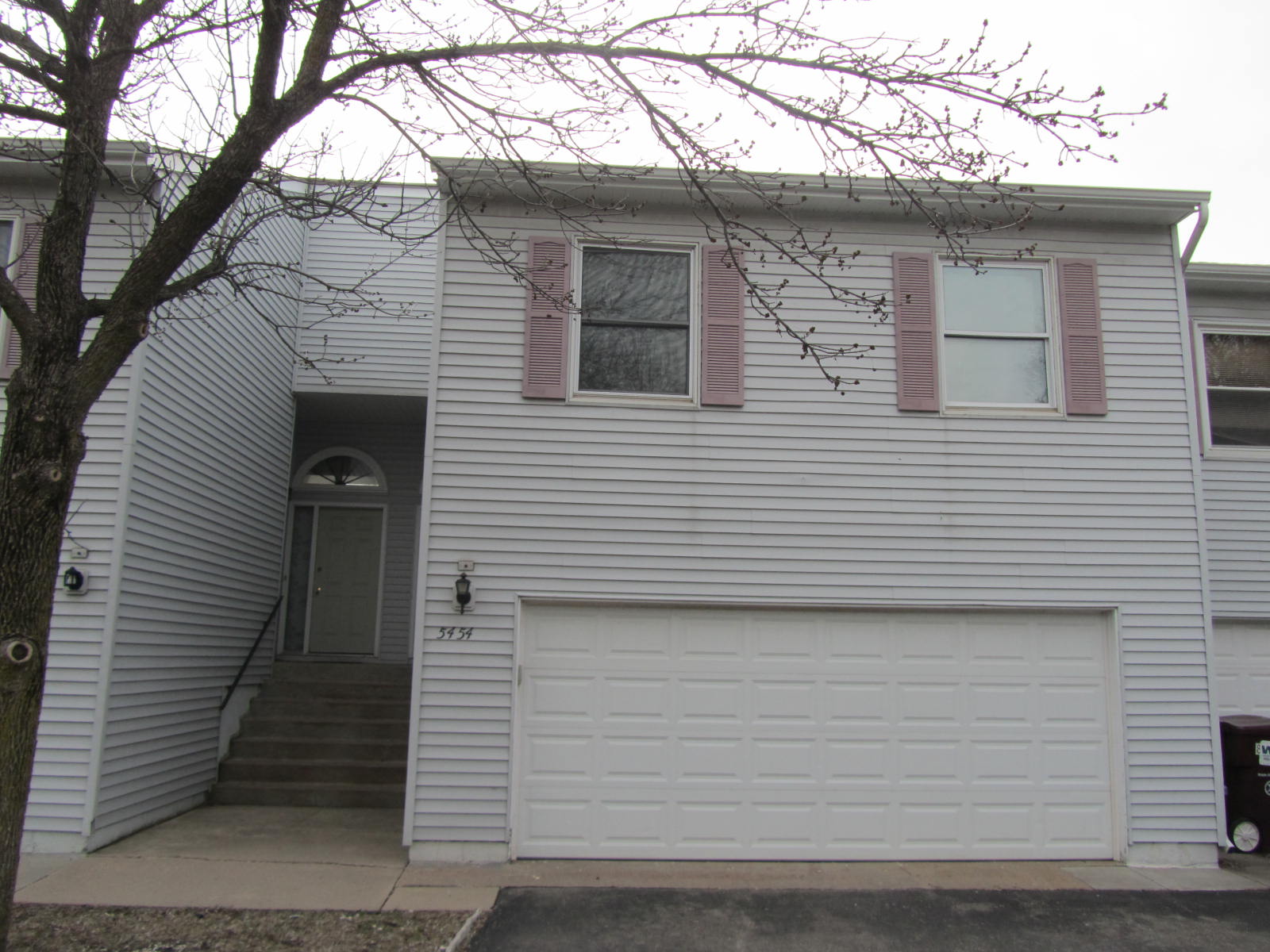 5454 Egan Dr, Savage, MN 55378 