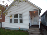 562 E 4th St, Winona, MN 55987 