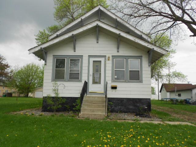 921 Baxter Ave N, Glencoe, MN 55336 