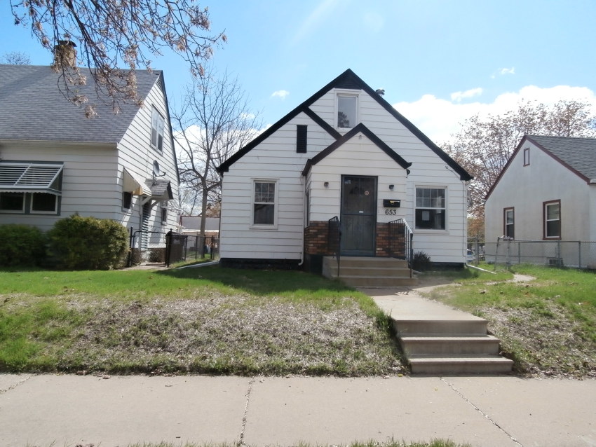 653 S 4th Ave, South St Paul, MN 55075 