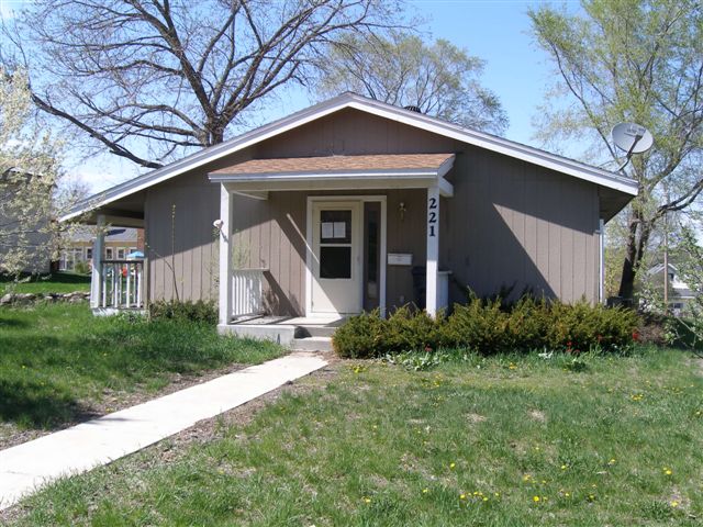 221 Fourth Avenue E, Shakopee, MN 55379 