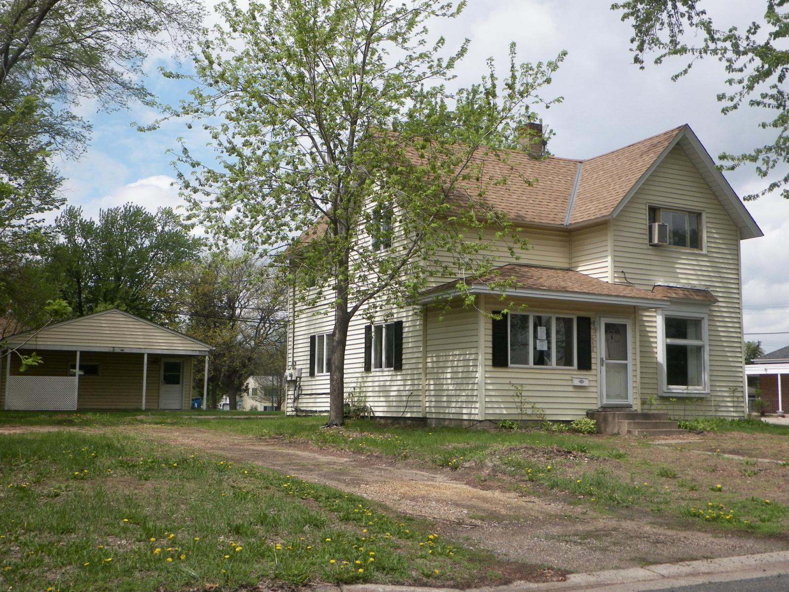 690 4th Ave NW, New Brighton, MN 55112 