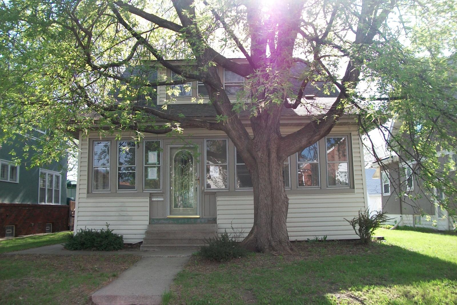 1242 Earl Street, Saint Paul, MN 55106 