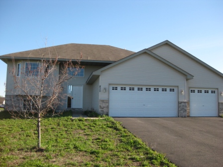 826 Nelson Avenue, Mora, MN 55051 